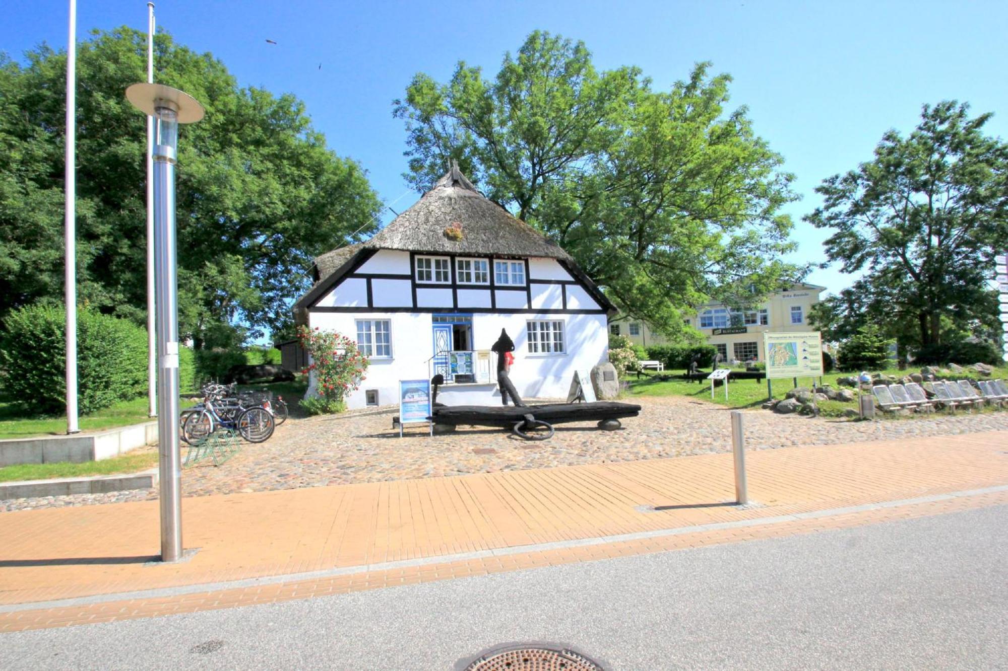 Fewo Mit Terrasse, Gratis Nutzung Vom Ahoi Erlebnisbad Und Sauna In Sellin - Haus Blick Zur See Fewo 13 Goehren  Buitenkant foto